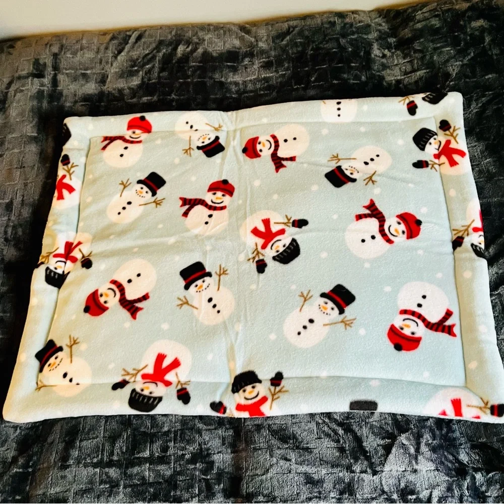 Plush, fleece dog bed, snowman design!